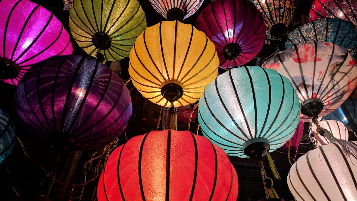 Đèn lồng rực rỡ – chọn ngày khai trương